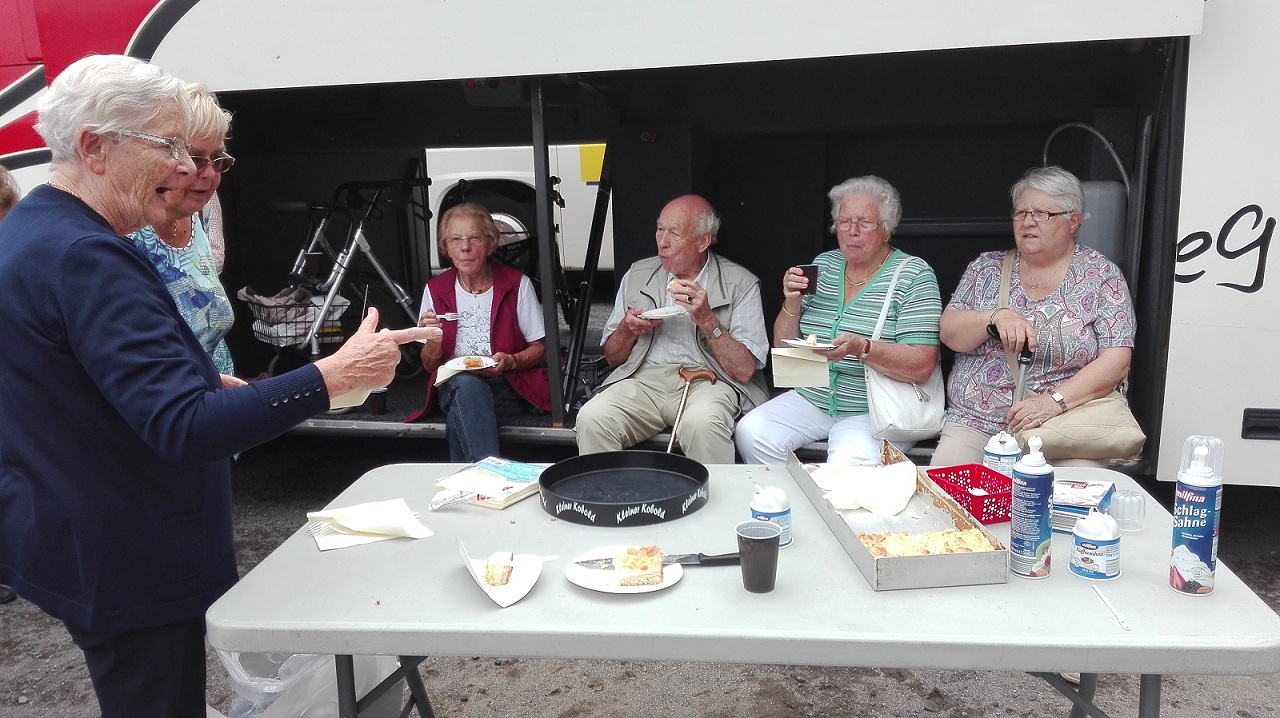 2017 06 28 Kaffeepause bei Ankunft in Maria Laach