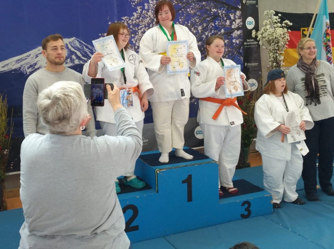 2019 04 06 Judo Fiona Heider 2 Platz und Lisa Eschbach 3 Platz