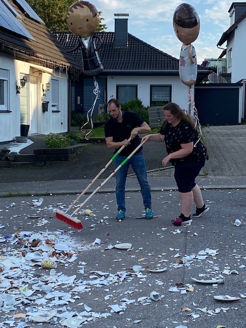 2023-08-19-Polterabend-bei-Katrin-und-Kai-in-der-Sudetenlandstr-Hüwa.jpg